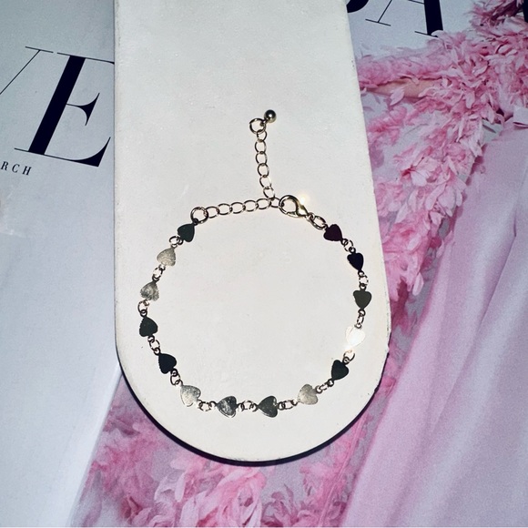 BRACELET Solid Gold Colored Repeating Heart - Picture 3 of 3